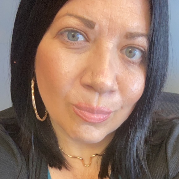 Meet your Posher, Hillary - Picture 1 of 1